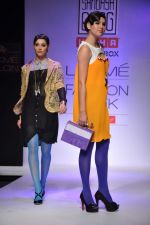 Model walk the ramp for Sanonya Garg Talent Box show at Lakme Fashion Week Day 2 on 4th Aug 2012 (17).JPG